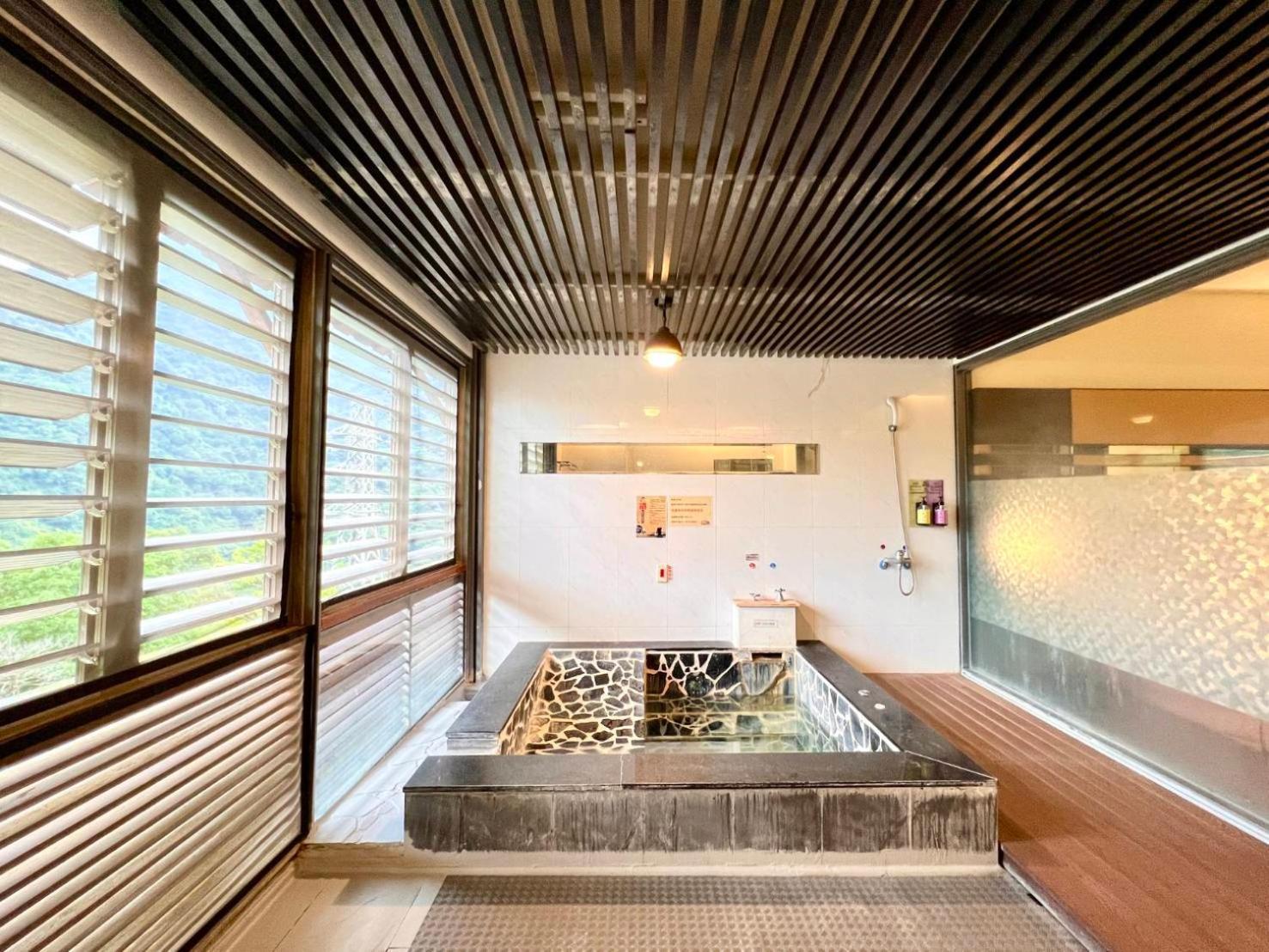 Wulai Sunglyu Hot Spring Resort Екстериор снимка